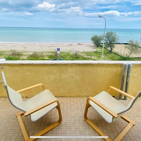 Con Terrazzo Fronte Mare Appartamento