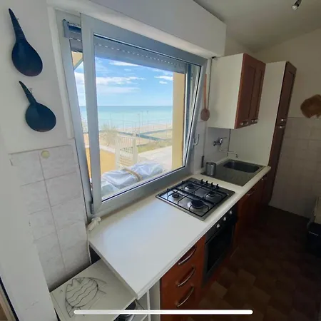 Con Terrazzo Fronte Mare Marina di Montemarciano