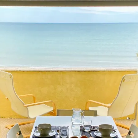 Appartamento Terrazzo Fronte Mare *
