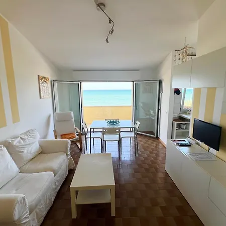 Апартаменты Terrazzo Fronte Mare Марина-ди-Монтемарчано