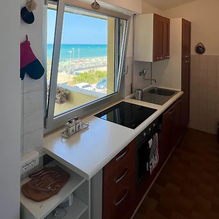 Con Terrazzo Fronte Mare *